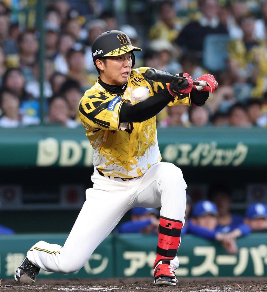 　３回、スリーバントに失敗する才木（撮影・北村雅宏）