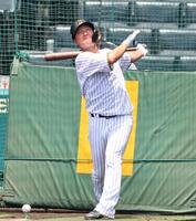 　打撃練習する渡辺（撮影・山口登）