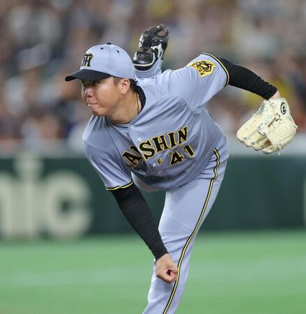 　巨人打線を相手に力投する村上（撮影・西岡正）