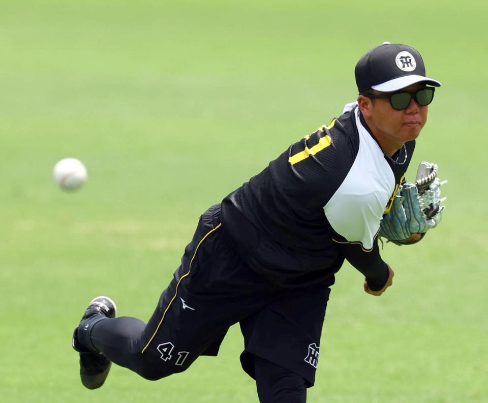 　キャッチボールする村上（撮影・山口登）