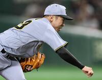 　８回を無失点に抑える石井（撮影・田中太一）