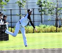 　キャッチボールする今朝丸