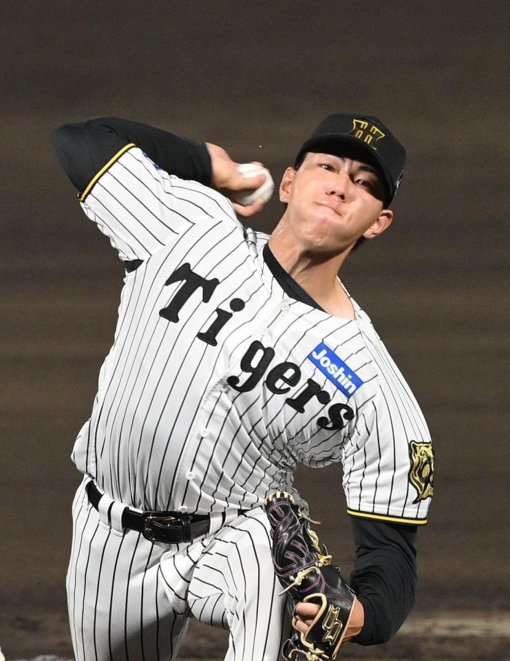 　８回に登板する工藤（撮影・西田忠信）