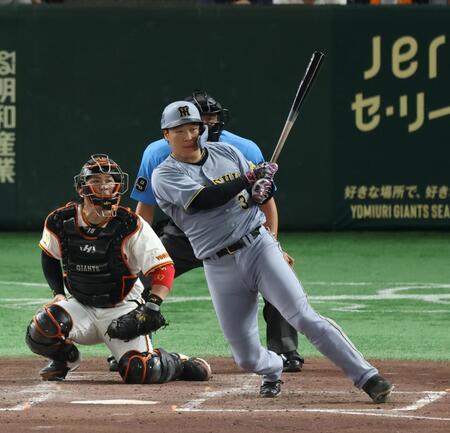 　３回、左前打を放ち１０００安打を達成した大山（撮影・金田祐二）