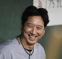 ベンチで話をする藤川監督＝東京ドーム（撮影・田中太一）Ｏｕｔｌｏｏｋ　ｆｏｒ　ｉＯＳ　［ｈｔｔｐｓ：／／ａｋａ．ｍｓ／ｏ０ｕｋｅｆ］　を入手