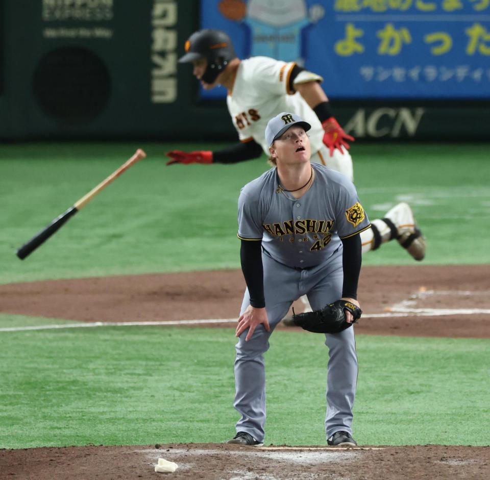 　７回、リチャードに同点３ランを浴びるネルソン（撮影・金田祐二）