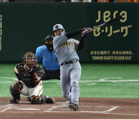 　３回、左前打を放ち１０００安打を達成した大山（撮影・金田祐二）