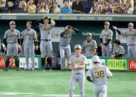 　３回、小幡（３８）の２打席連続となる３号２ランに阪神ベンチもびっくり！（撮影・金田祐二）