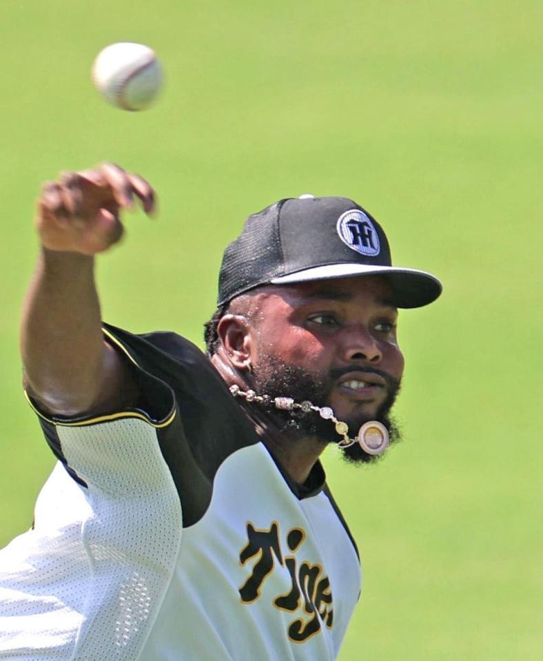 　キャッチボールするドリス（撮影・北村雅宏）