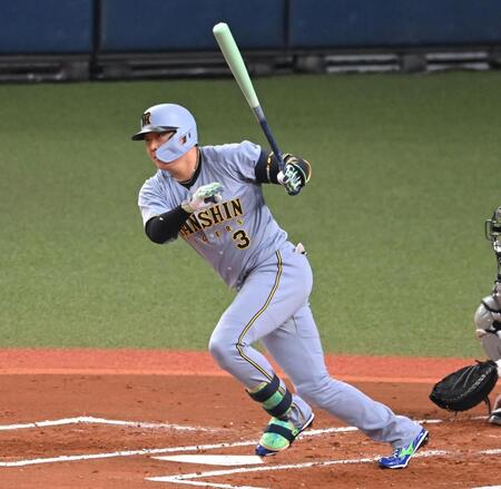 　２回、安打を放つ大山（撮影・飯室逸平）