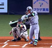 　１回、左中間に二塁打を放つ森下（撮影・山口登）