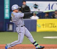 　１回、二塁打を放つ森下（撮影・西田忠信）