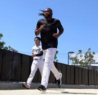 　ランニングするドリス（撮影・北村雅宏）