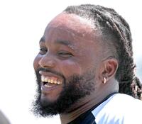 　練習中、満面の笑みを見せるドリス（撮影・北村雅宏）