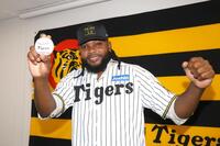 阪神 ドリスが入団会見「まさかまたユニホームが着られるとは」 藤川