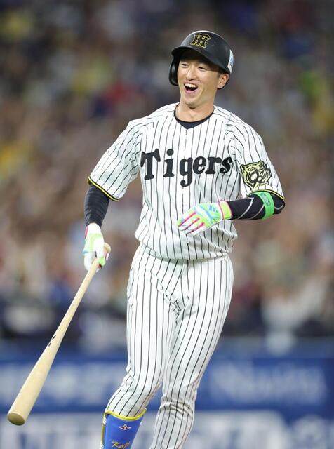 阪神・近本が今季球宴1号！右翼ポールギリギリへ 2点差に迫る一発に