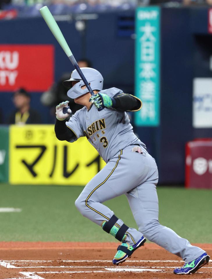 　２回、中前打を放つ大山（撮影・北村雅宏）