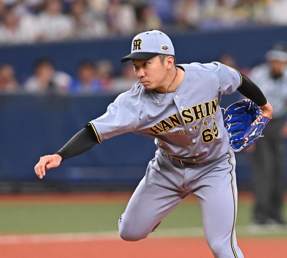 　８回に登板する石井（撮影・西田忠信）