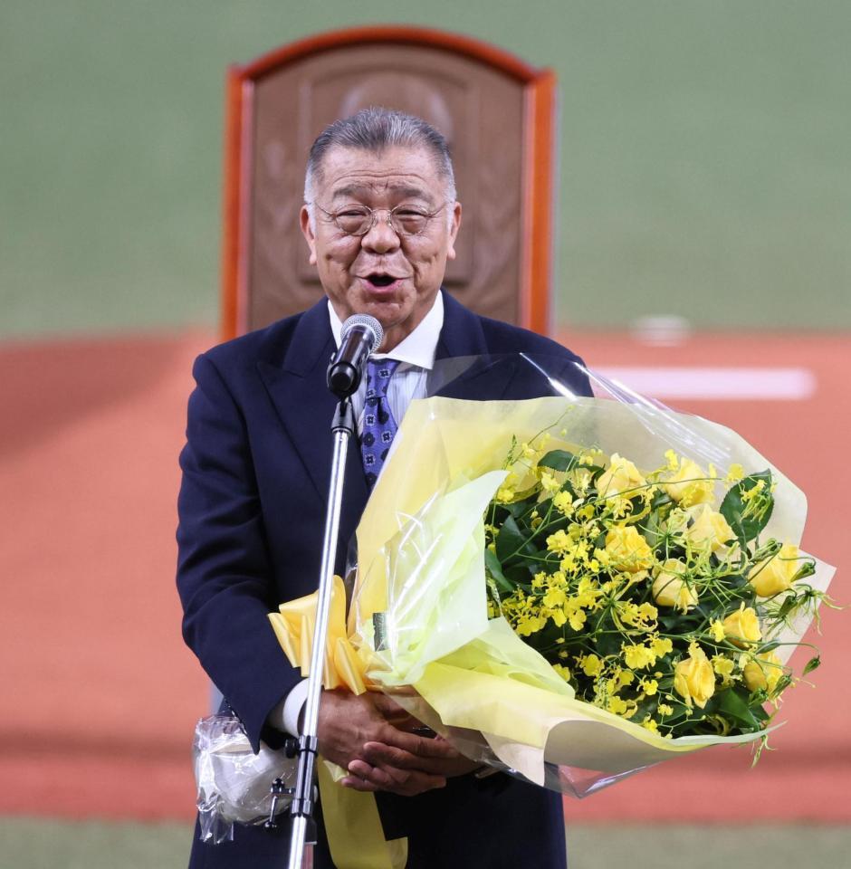 　あいさつする掛布雅之氏（撮影・田中太一）