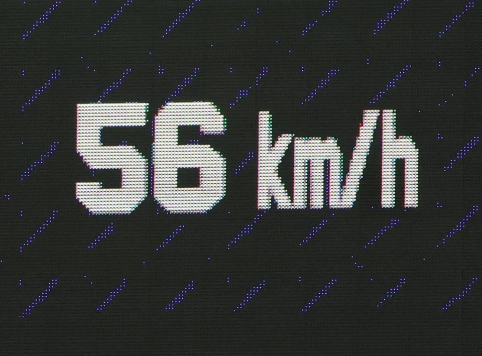 　２回、万波に５６ｋｍのスローボールを投げた村上（撮影・西岡正）