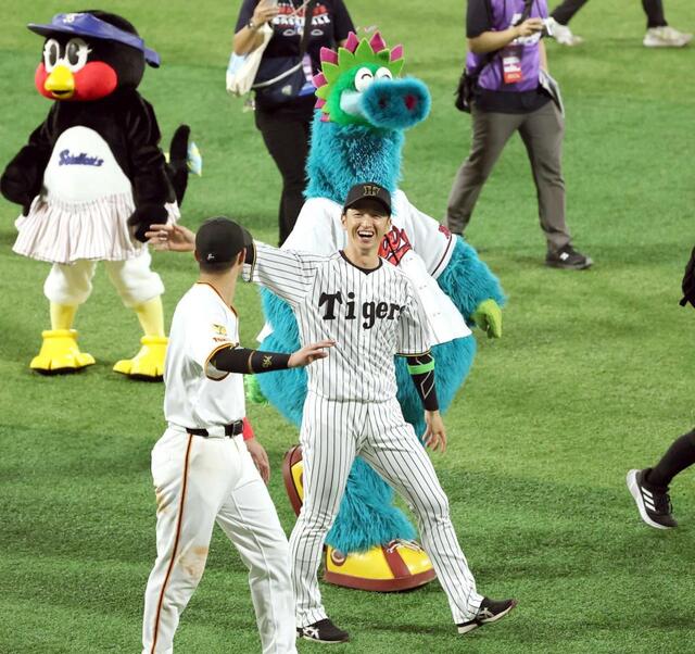 阪神・近本 ポール直撃弾で2度目敢闘賞 19年サイクル＆MVP、21