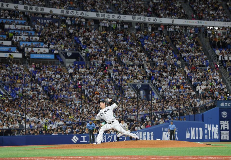 　６回に登板した及川（撮影・西岡正）