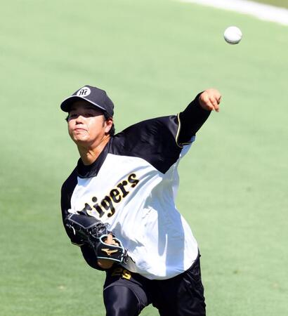 　キャッチボールする高橋（撮影・山口登）