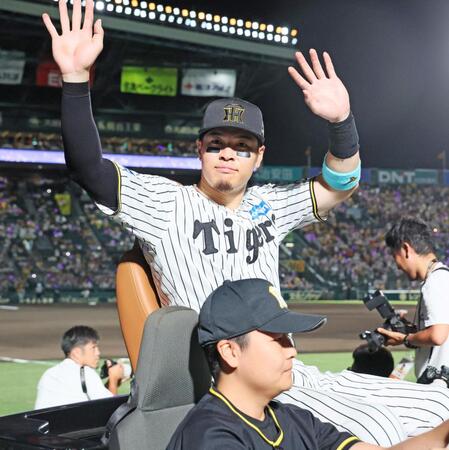 首位独走の阪神 佐藤輝「一応、走りました」 浜風なんの26号確信アーチにニヤリ「最高です!!」