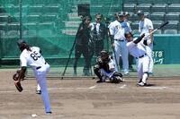 　豊田を空振り三振に打ち取るドリス