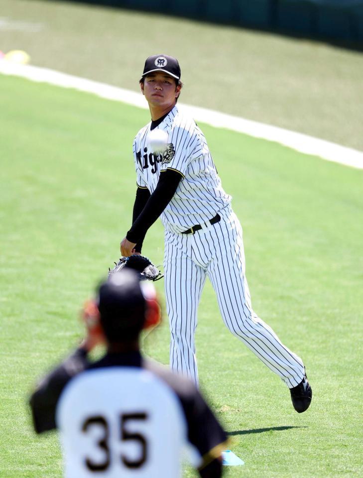 　キャッチボールする高橋