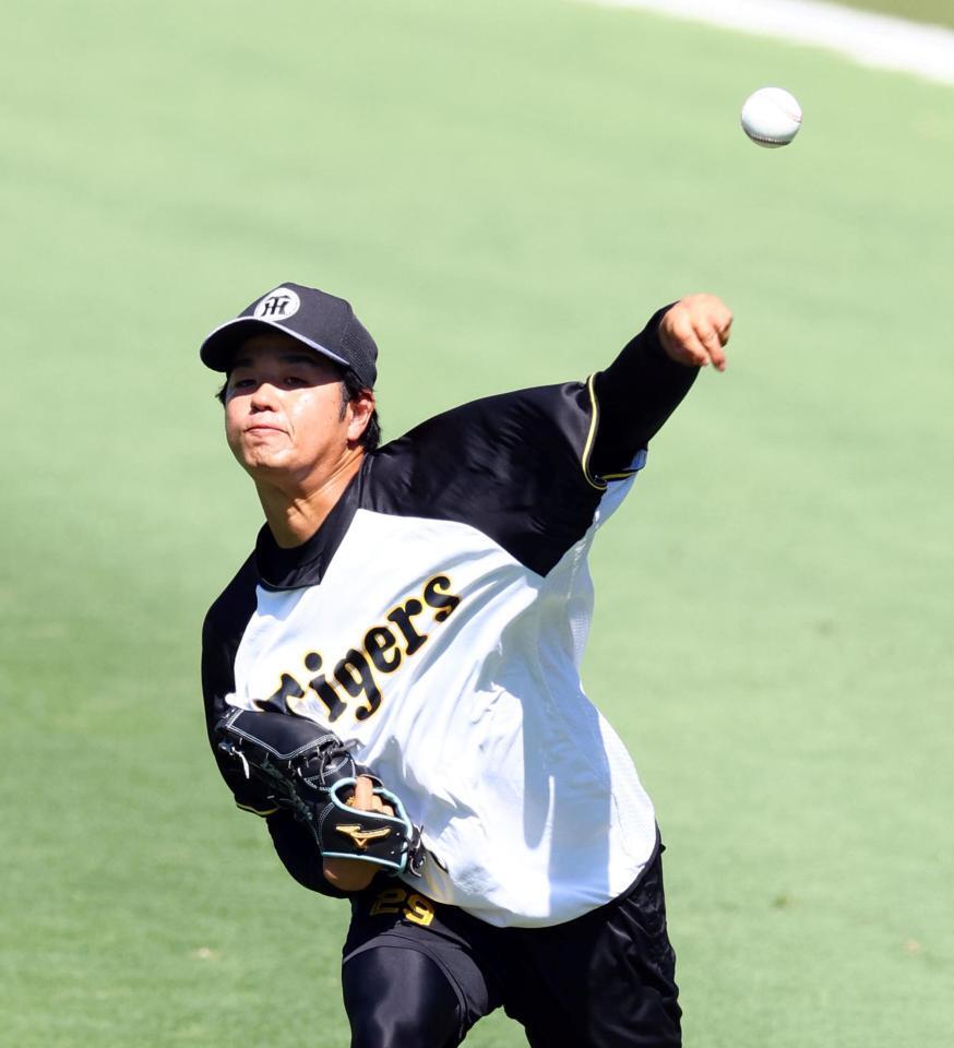 　キャッチボールする高橋（撮影・山口登）