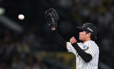 　５回、佐野のゴロをキャッチする高橋（撮影・北村雅宏）