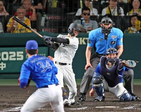 　７回、左前打を放つ中野（撮影・立川洋一郎）