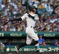 　２回、二塁打を放つ佐藤輝（撮影・北村雅宏）