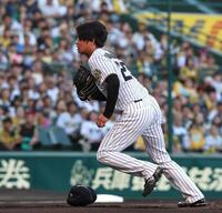 　１回、暴投を犯し、慌てて本塁ベースカバーに走る高橋（撮影・北村雅宏）