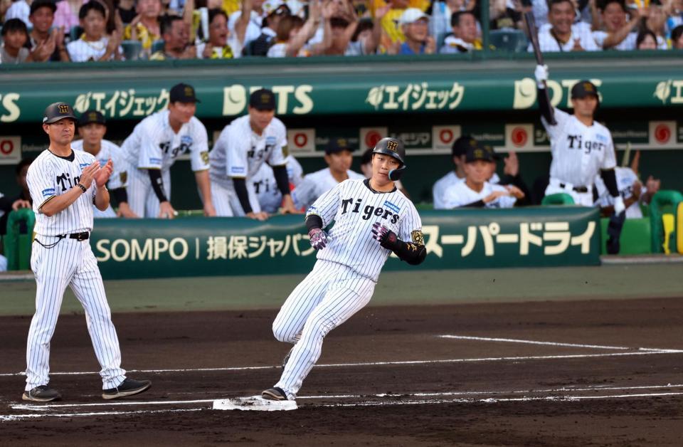 　１回、中前に先制適時打を放つ大山（撮影・山口登）