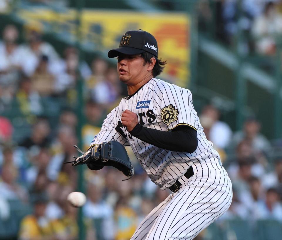 　１回、蛯名の放ったゴロにグラブを差し出す高橋（撮影・北村雅宏）