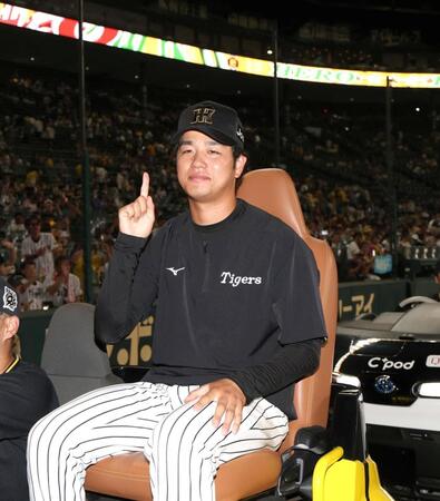 　今季初勝利を挙げ、ポーズを決める高橋（撮影・北村雅宏）