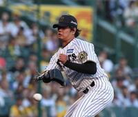 　１回、蛯名の放ったゴロにグラブを差し出す高橋（撮影・北村雅宏）