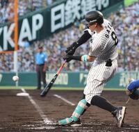 　２回、二塁打を放つ佐藤輝（撮影・田中太一）