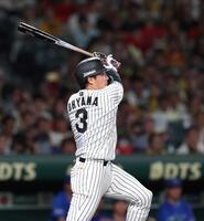 　７回、２点適時二塁打を放つ大山（撮影・北村雅宏）