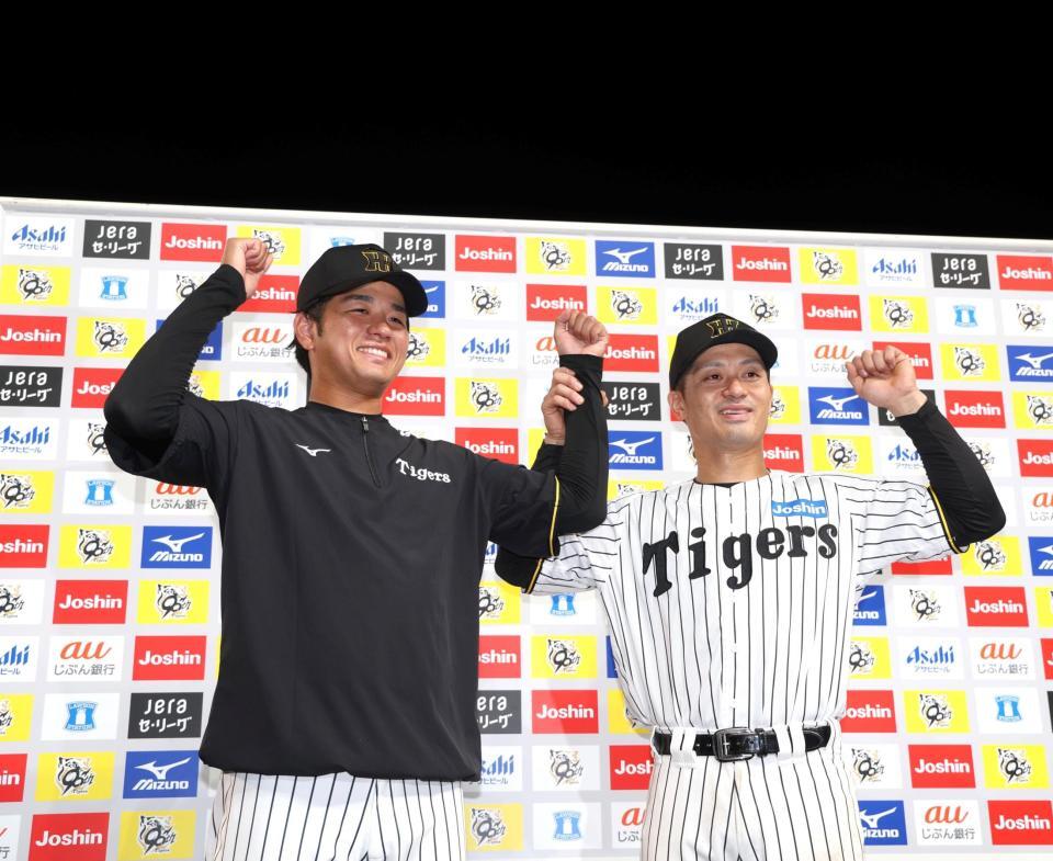　お立ち台でポーズを決める高橋と坂本（右）＝撮影・北村雅宏