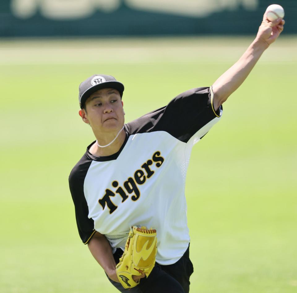 　キャッチボールで調整する大竹（撮影・田中太一）