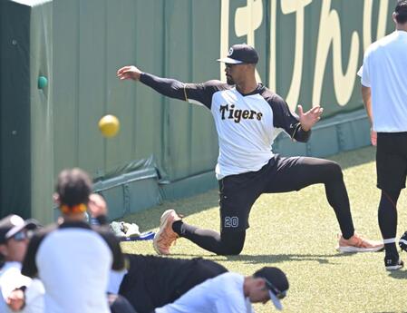 　調整するデュプランティエ（撮影・飯室逸平）