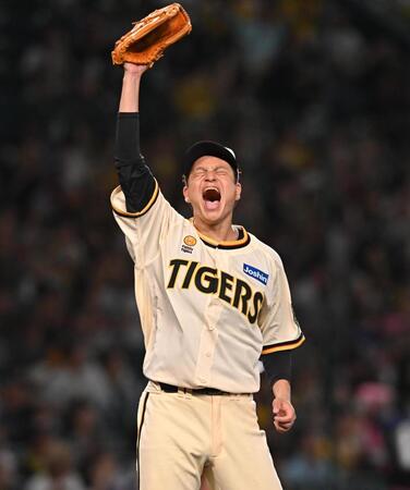　７回を無失点で切り抜け、雄たけびを上げる大竹（撮影・西田忠信）
