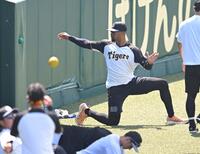 　調整するデュプランティエ（撮影・飯室逸平）