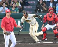 　１回、先制打を放つ大山（撮影・飯室逸平）