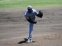 　力投するマルティネス