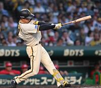 　３回、左前打を放つ森下（撮影・西田忠信）