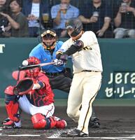 　１回、先制打を放つ大山（撮影・飯室逸平）